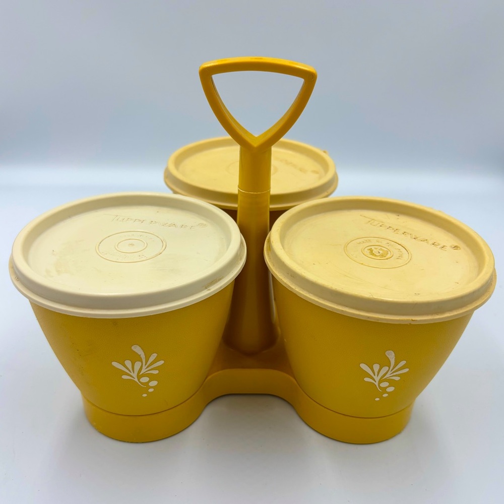 TUPPERWARE! VTG 3 Piece Condiment Containers w/Lids Beige/Harvest Gold on stand